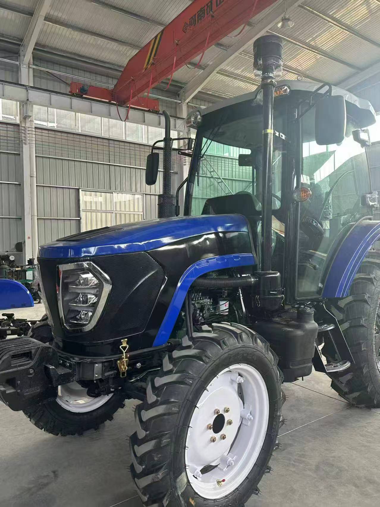 جرار بقوة 120 حصان