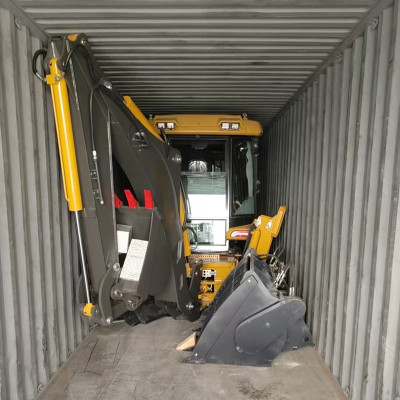 اللودر ذو المحراث الخلفي SAAO WZ388 في صيانة الطرق الريفية، المكسيك